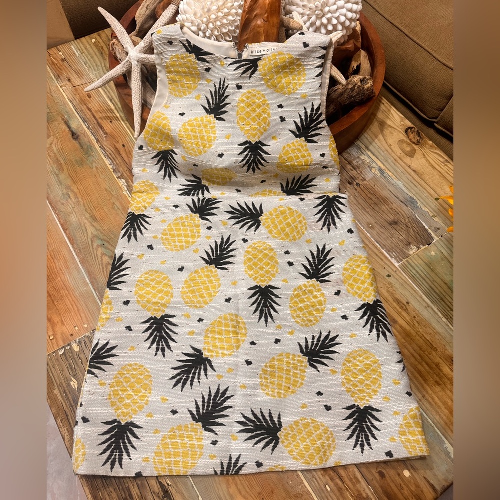 Alice + Olivia Clyde Pineapple print Shift dress Small